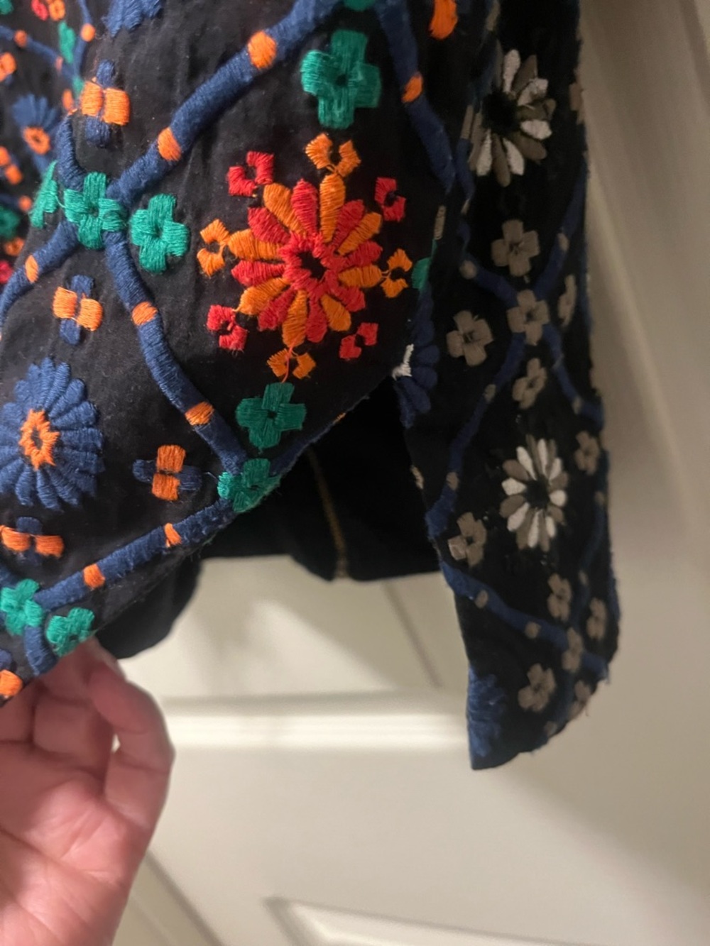Top Shop Women’s Embroidered Boho Crop Top Black W/ Blue, Orange & Green Size 6 - Picture 3 of 9